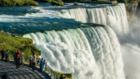 ম্যানহাটান থেকে মধ্যরাতে বাসযাত্রা, গন্তব্য নায়াগ্রা ফলস