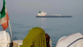 হরমুজ প্রণালি থেকে ফিরে গেলো দুই সুপারট্যাঙ্কার