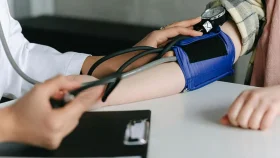 উচ্চ রক্তচাপ নিয়ন্ত্রণে ৭টি সহজ ঘরোয়া উপায়