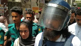 কাঠগড়ায় পুলিশকে ধমক দিলেন নোবেল