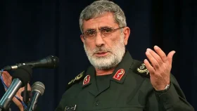 হামলায় নিহত দাবি করা ইরানি জেনারেলকে দেখা গেলো সাধারণ মানুষের সাথে