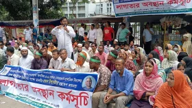 ৫ হাজার প্রাথমিক বিদ্যালয় জাতীয়করণের দাবিতে শিক্ষকদের অবস্থান