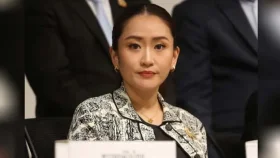 থাইল্যান্ডের প্রধানমন্ত্রী পেতংতার্ন বরখাস্ত