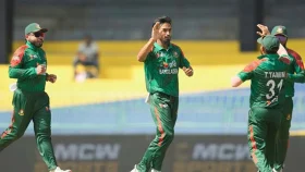 শুরুতেই ৩ উইকেট নেই লঙ্কানদের