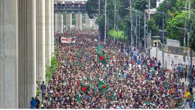 ঢাকা থেকে আন্দোলন ছড়িয়ে পড়ে সারা দেশে