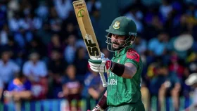 ইমনের পর সাজঘরে ফিরলেন মিরাজ, ফের চাপে বাংলাদেশ