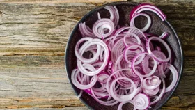 কাঁচা পেঁয়াজ বেশি খেলে কী হয়