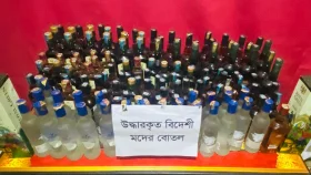চাঁদপুরে যৌথ বাহিনীর অভিযানে ১২৬ বোতল বিদেশী মদ উদ্ধার