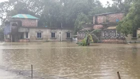 ফেনীতে বন্যাদুর্গত এলাকায় নেই বিদ্যুৎ, বন্ধ মোবাইল নেটওয়ার্ক