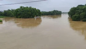 বিপৎসীমার কাছে গোমতী নদীর পানি, উৎকণ্ঠায় বাসিন্দারা