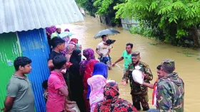 বিদ্যুৎ নেই পানিবন্দি ফেনী-নোয়াখালীর অনেক এলাকায়