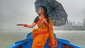 যেমন পোশাক পরবেন বৃষ্টির দিনে 