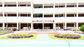 রণক্ষেত্র গোপালগঞ্জ, সার্কিট হাউজে এনসিপি নেতারা