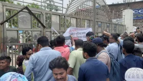 মাইলস্টোনের গেটে ঝুলছে তালা, বাইরে জনতার ভিড়
