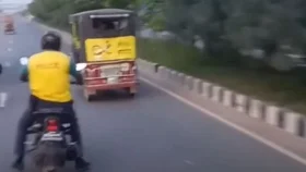 ৩০০ ফিটে পুলিশ বনাম অটোচালক, জিতল কে