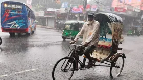 চট্টগ্রামে সকাল থেকে বৃষ্টি, ভোগান্তিতে জনজীবন