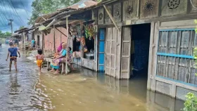 টানা বৃষ্টিতে লক্ষ্মীপুরে ব্যাপক জলাবদ্ধতা, ভোগান্তি