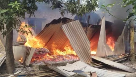 পাবনায় মসজিদ নির্মাণ নিয়ে সংঘর্ষ-ভাঙচুর-অগ্নিসংযোগ, নিহত ১