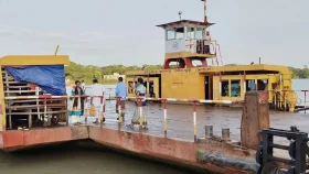 বাউফলে ফেরিতে অতিরিক্ত ভাড়া আদায়, ইজারা বাতিল করলো সওজ