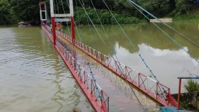 ডুবে গেছে রাঙামাটির ঝুলন্ত সেতু