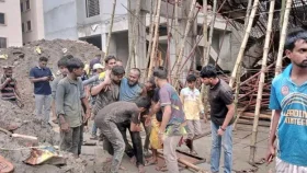 নজরুল বিশ্ববিদ্যালয়ে নির্মাণাধীন ছাদ ধসে ১০ শ্রমিক আহত 