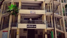 ঝুঁকিপূর্ণ জবির রফিক ভবন: ভিসি বলছেন, সংস্কার করতে সময় লাগবে 