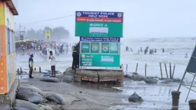 কক্সবাজার সমুদ্র সৈকতে ভাঙ্গন অব্যাহত, শঙ্কিত মানুষ 