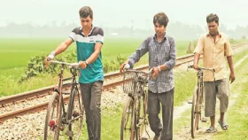 দেশের প্রেক্ষাগৃহে মুক্তি পেলো বন্ধুত্বের গল্পের সিনেমা ‘উড়াল’