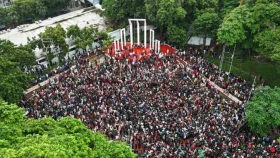 শহীদ মিনার থেকে এক দফা দাবি