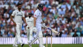 শেষ দিনে ইংল্যান্ডের প্রয়োজন ৩৫ রান