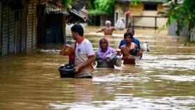 টানা বৃষ্টিপাতে ১০ জেলায় বন্যার শঙ্কা