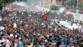 রক্তাক্ত পথ পেরিয়ে স্বৈরাচারের পতন