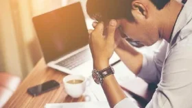 কর্মীদের চাপে রাখলে কি অফিস লাভবান হয়