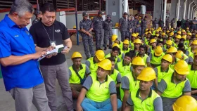 কারখানায় অভিযান চালিয়ে ৩০৬ বাংলাদেশিকে আটক করেছে মালয়েশিয়া