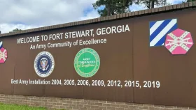 যুক্তরাষ্ট্রের সেনাঘাঁটিতে গোলাগুলি