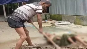 অসুস্থ স্ত্রীকে জীবন্ত কবর দেওয়ার চেষ্টা, ভিডিও ভাইরাল