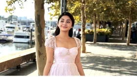 বার্বি ডল লুকে মুগ্ধতা ছড়ালেন রোজা