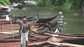 পিরোজপুরে জমে উঠেছে ভাসমান নৌকার হাট, প্রায় ২০ কোটি টাকার বিক্রি 
