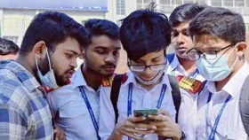 ঢাকা বোর্ডে ফেল থেকে পাস ৩০৮, জিপিএ–৫ পেলেন ২০১ শিক্ষার্থী