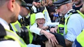 লন্ডনে বিক্ষোভ, ব্যাপক ধরপাকড়