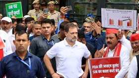 থানা থেকে ছাড়া পেলেন রাহুল-প্রিয়াঙ্কাসহ ৩০ এমপি