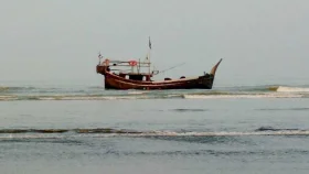 নৌকাসহ ৫ জেলেকে ধরে নিয়ে গেছে আরাকান আর্মি