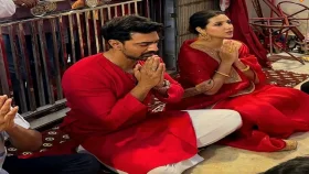 লাল পোশাকে মন্দিরে দেব-শুভশ্রী