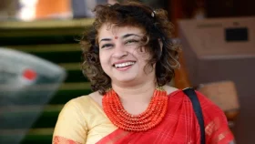 ‘অভিনেতাদের মধ্যে রাজনীতির রঙ আসা উচিত নয়’