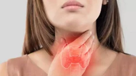 যেসব লক্ষণ দেখলে নারীরা থাইরয়েড নিয়ে সতর্ক হবেন