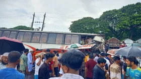 ফরিদপুরে দুই বাসের সংঘর্ষে নিহত ৩