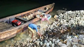 রাতভর অভিযানে ১২ হাজার ঘনফুট পাথর উদ্ধার