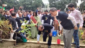 টাঙ্গাইলে ১০৬৮ শিক্ষাপ্রতিষ্ঠানে বৃক্ষরোপণ কর্মসূচির উদ্বোধন