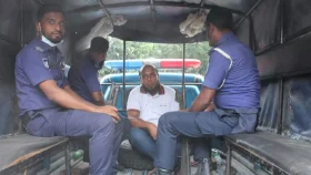 শিক্ষার্থীর সঙ্গে অনৈতিক সম্পর্কের অভিযোগ, পুলিশ হেফাজতে শিক্ষক