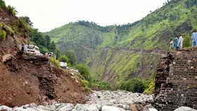 পাকিস্তানে  বন্যা ও ভূমিধসে নিহত বেড়ে ২৫০